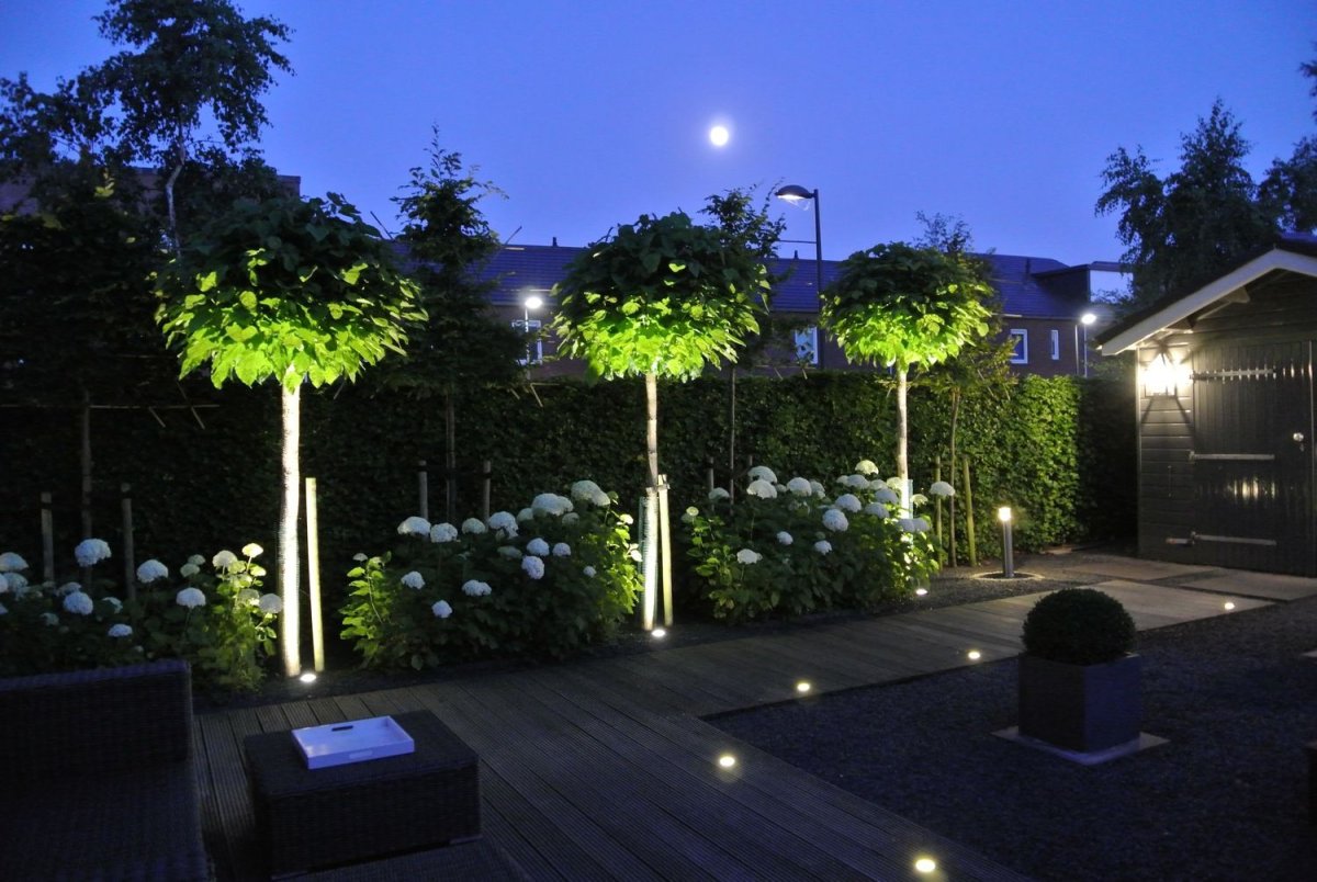 پایه چراغ روشنایی با مدل‌های متنوع، کدام را انتخاب کنیم؟