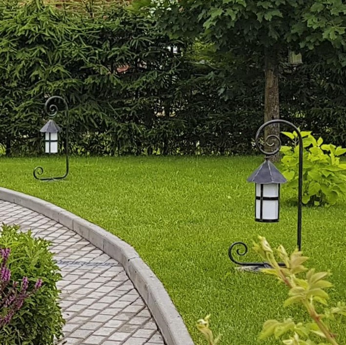 چگونه از پایه چراغ روشنایی در دکوراسیون داخلی استفاده کنیم؟