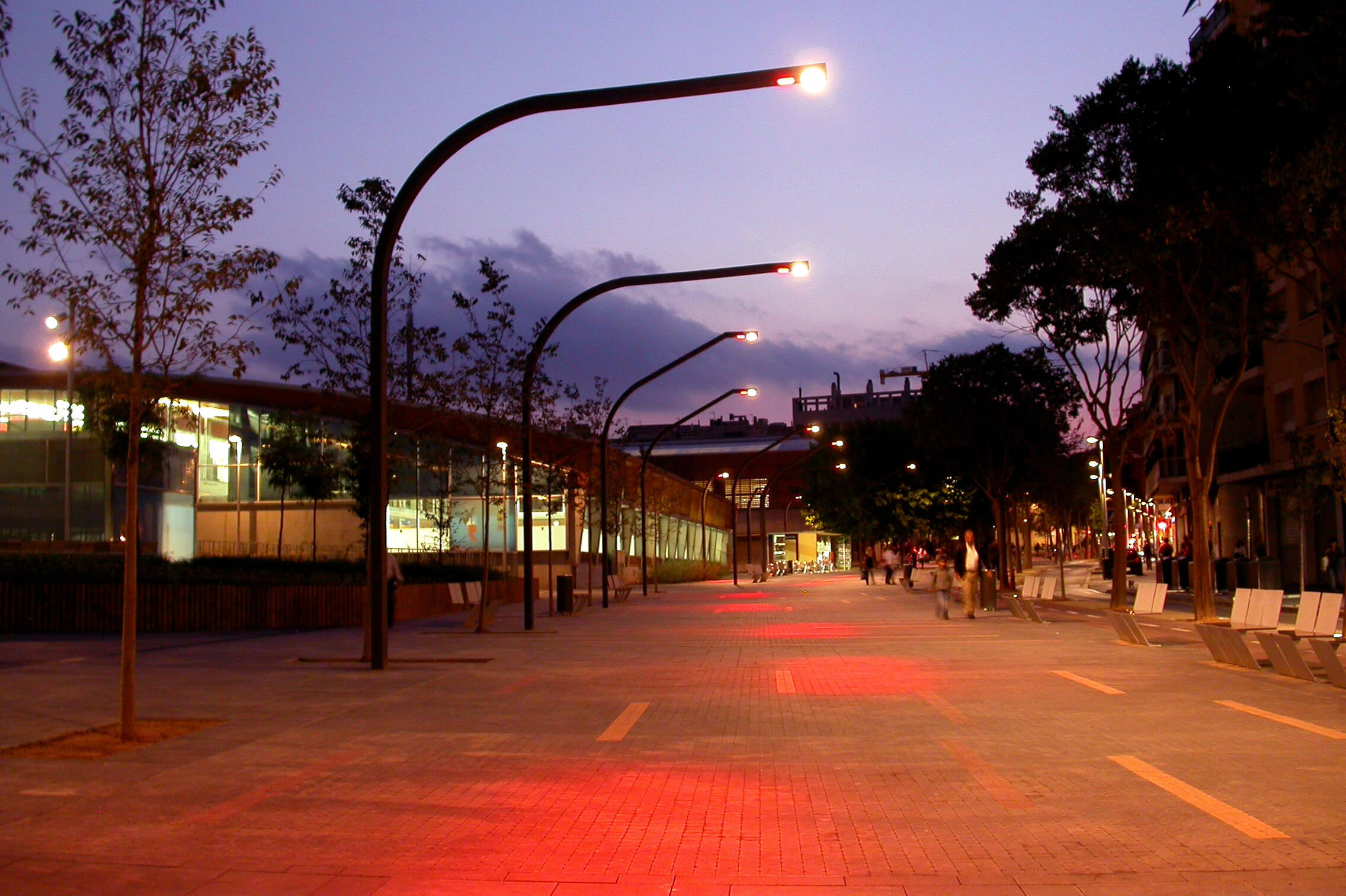 پایه چراغ روشنایی با لامپ LED، انتخابی هوشمندانه